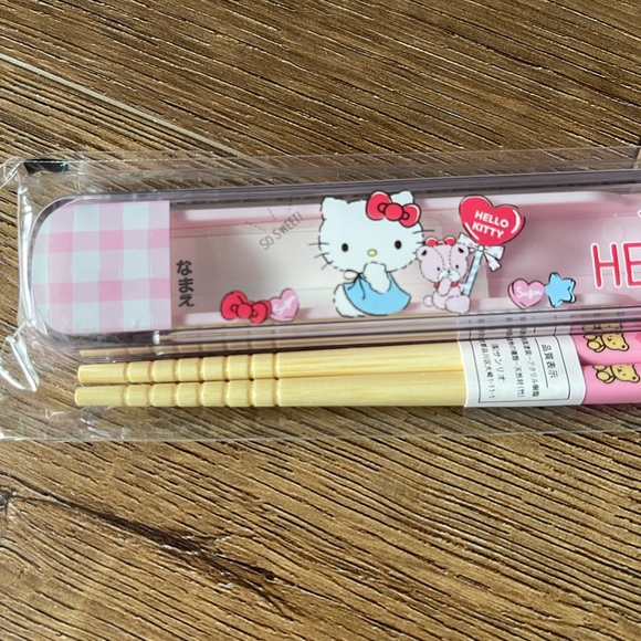 HELLO KITTY-Imported (NWT) Chopsticks with Case - Picture 3 of 11